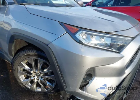 2021 Toyota Rav4 Xle Premium z USA, uszkodzony, nr VIN 2T3A1RFVXMC182690